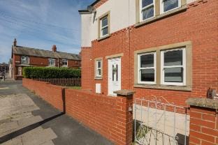 Spacious Luxurious Serviced Accommodation 6 Vacation rental in Barrow-in-Furness