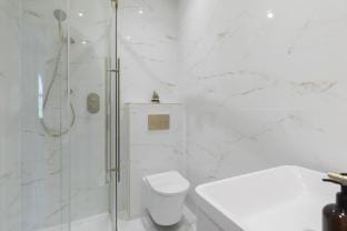 Stunning 4 Bedroom Top Floor Apartment Close to Cheltenham  Apartment in Cheltenham