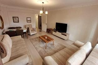 3+1 , historical elevator,  warm house next to sea Apartment in Izmir