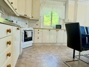 Workers • 4 Bedroom • 7 Beds • Parking • Volvo Vacation rental in Gothenburg