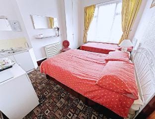 Affordable & comfortable Guest House by Sea Room 1 Vacation rental in Cleethorpes