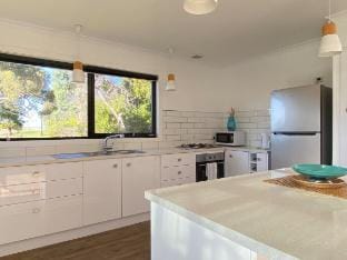 "Bella Blue - Scamander River Stay Vacation rental in Scamander