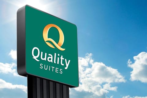 Quality Suites Valenciennes Apartment hotel in Valenciennes