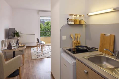 Quality Suites Valenciennes Apartment hotel in Valenciennes