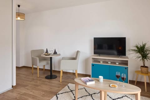 Quality Suites Valenciennes Apartment hotel in Valenciennes