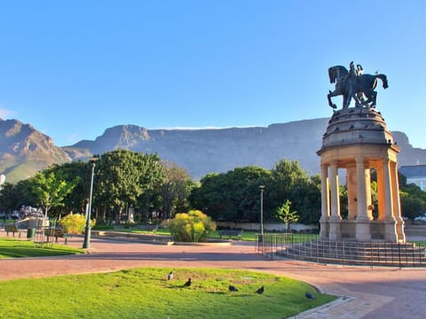 Chill Flamingo Hotel in Cape Town