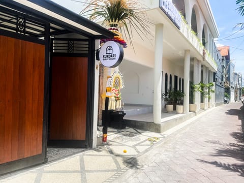 Sundari Guesthouse Pererenan Bed and Breakfast in North Kuta