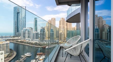 Full of Light Studio Dubai Marina by Simply Comfor Hotel in Dubai