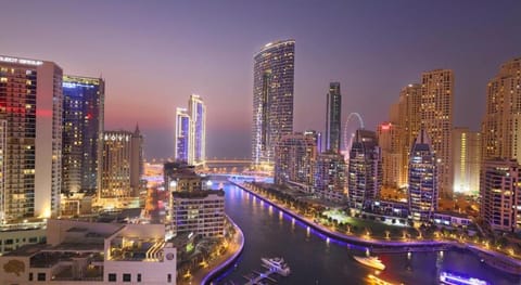 Full of Light Studio Dubai Marina by Simply Comfor Hotel in Dubai