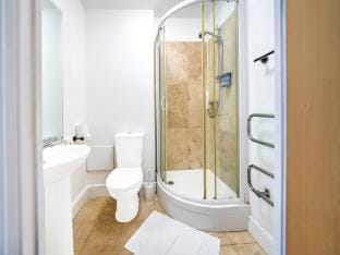 GO2 Gloucester Hotel by OYO Standard Double Apartment in Gloucester