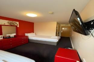 GO2 Gloucester Hotel by OYO  Standard Twin Apartment in Gloucester