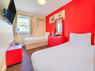 GO2 Gloucester Hotel by OYO  Standard Twin Apartment in Gloucester