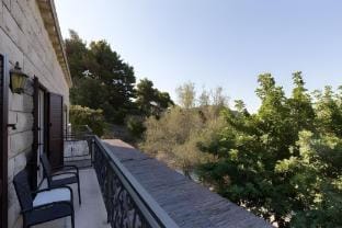 Rooms Villa Basica - Superior Double Room with Balcony and Sea View Soba 2 Apartment in Korita, Mljet