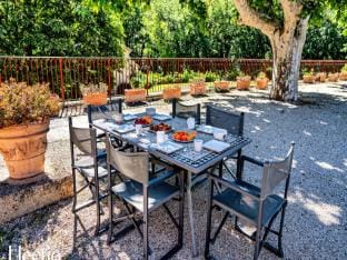 Great Bastide  Domaine Tour Campanets Apartment in Le Puy-Sainte-Réparade