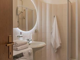 Atelier dellArtista Comfortable holiday residence Vacation rental in Varenna