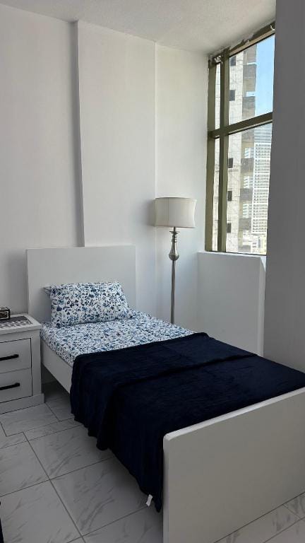 سرير مفرد في شقة سبر ديلوكس شيرنج شباب Hotel in Al Sharjah