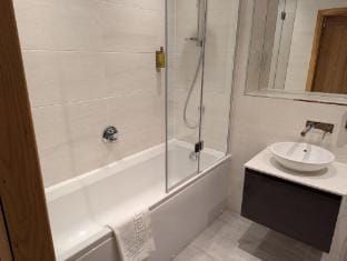 Royal Gardens Apartment 5 Apartment in Golf Road