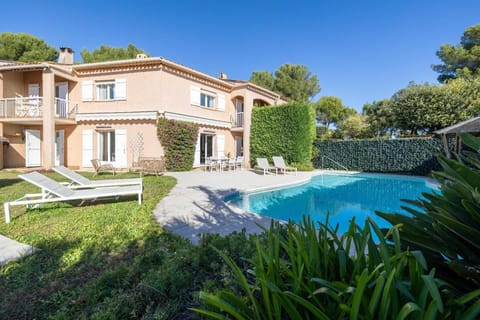 Quiet House with Pool Hotel in Valbonne