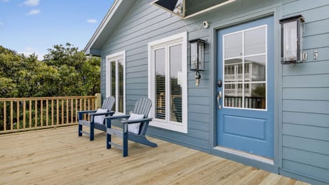 Lighthouse by AvantStay | Beachfront View Home w/ Pool Table & Ping Pong House in Folly Beach