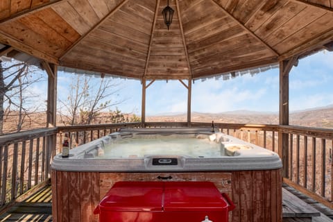 Hot tub with views!