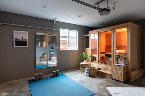 Sauna. Yes, that's a sauna.