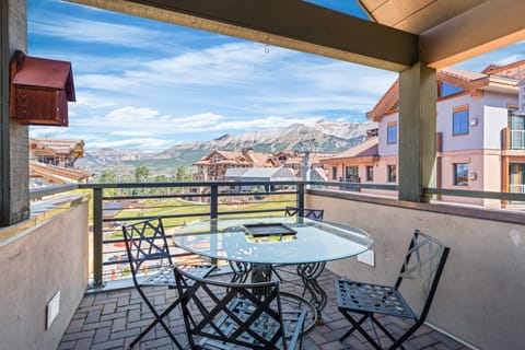 Enjoy endless mountain views from the balcony. (40B)