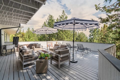 Spend your days surrounded by trees.

Please note that the hot tub is currently not available.