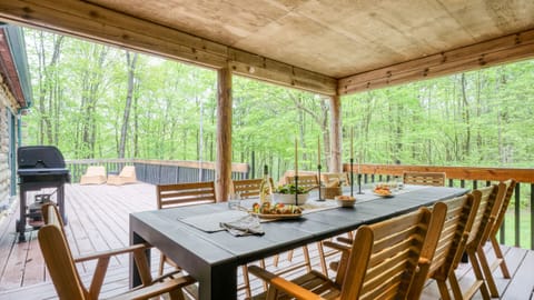 Dine alfresco on the covered deck.