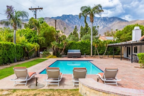 Mountain views as you swim or sunbathe!