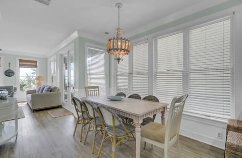 Oceanfront dining, Grand Pavilion, 5 minutes away.