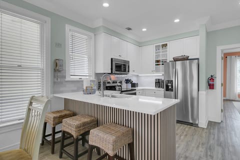 Links Course, Wild Dunes, 5 minutes away.