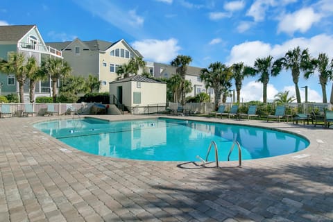 Community pool for you to enjoy.