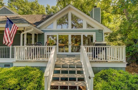 Lakefront living, with amazing golf views.