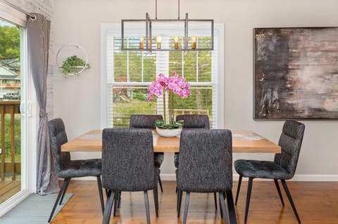 Dining table offers seating for 6.