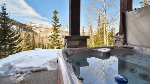 Ski-in Ski-out Deer Valley | Hot Tub, Fire Pit, Views | Silver Sun by AvantStay House in Park City