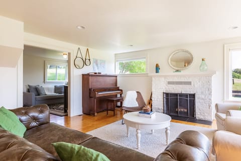 Warm and light living.