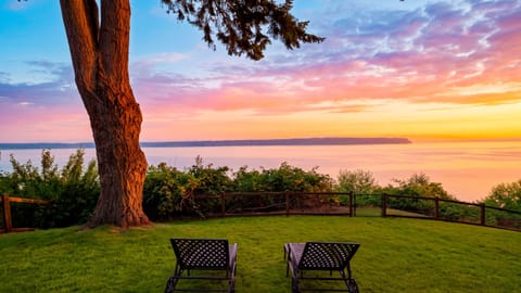 Settle into the waterfront lawn for front-row sunset views across the Sound.