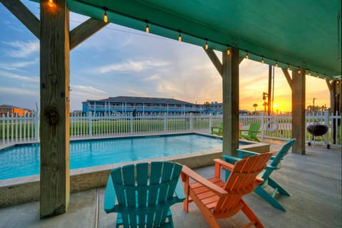 Stunning sunsets from the backyard.