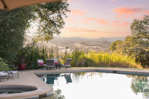 A luxury Sonoma group escape is waiting.