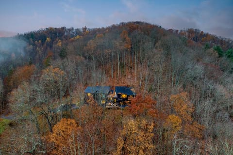 20 minutes outside Pigeon Forge.