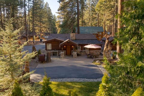 Spacious backyard gives you plenty of room to enjoy the fresh air.