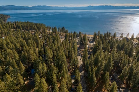 5-minute walk to Kings Beach.