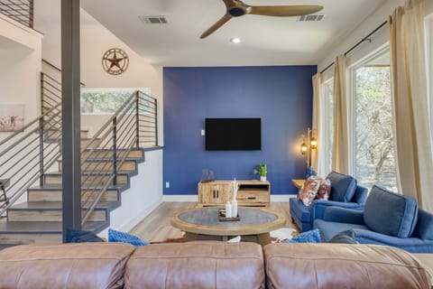 Plenty of comfortable seating and a flatscreen TV.