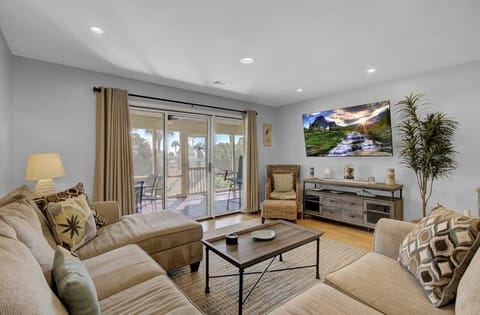 Welcome to 7C Mariners Walk!