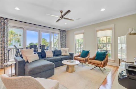 56 Grand Pavilion by AvantStay | Oceanfront Deck + Views, Community Pool House in Wild Dunes