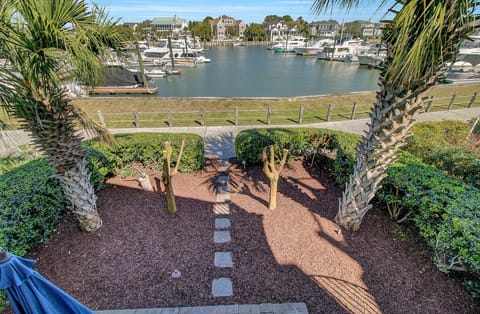 Welcome to Morgans Cove Drive, located on the Isle of Palms Marina!