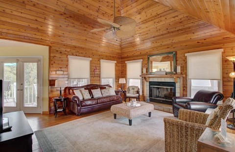 Living Room, 54 Pelican Bay