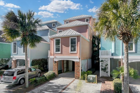 125 Grand Pavillion by AvantStay | Steps from Sand House in Wild Dunes