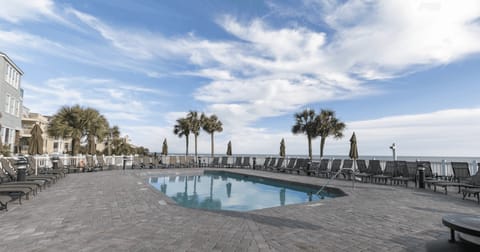 125 Grand Pavillion by AvantStay | Steps from Sand House in Wild Dunes