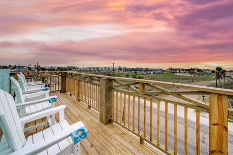 Upper deck with plenty of seating.